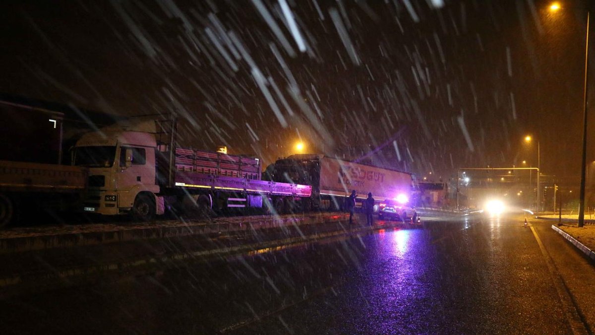 Malatya ile Sivas arasındaki: kara yolunun ulaşımına engel olundu