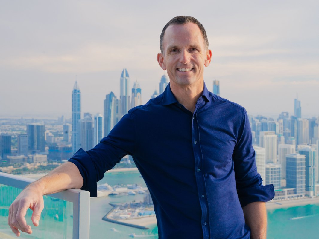A billionaire lived on 6 continents. When he made: his fortune, he chose 2 places to call home.