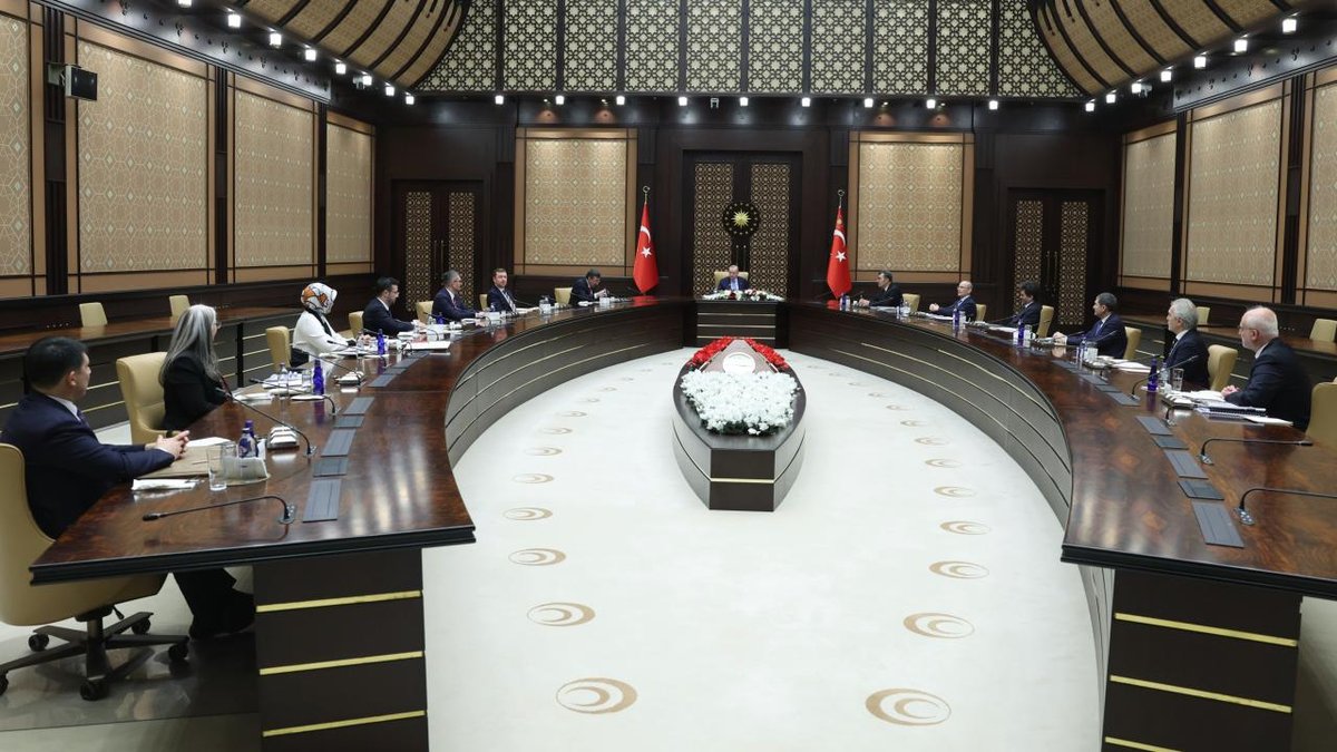 Cumhurbaşkanı Erdoğan, Cumhurbaşkanlığı Politika Kurul Başkanvekilleriyle bir araya geldi