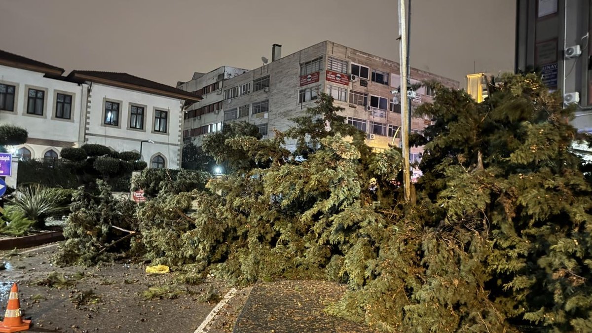 "Antalya’da hortum felaketi hissedildi"