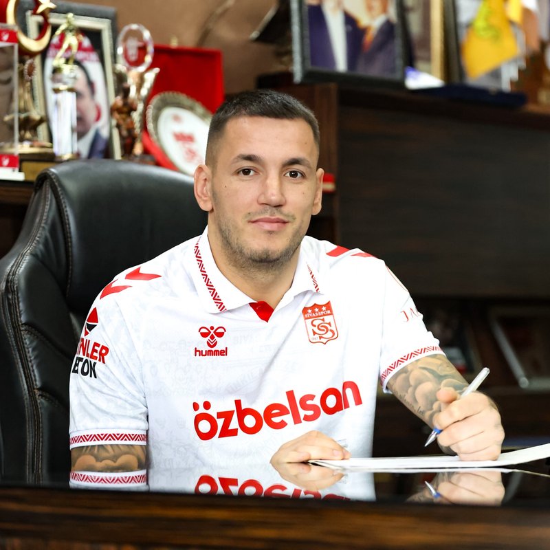 "Manaj, Sivasspor'a geri döndü!"