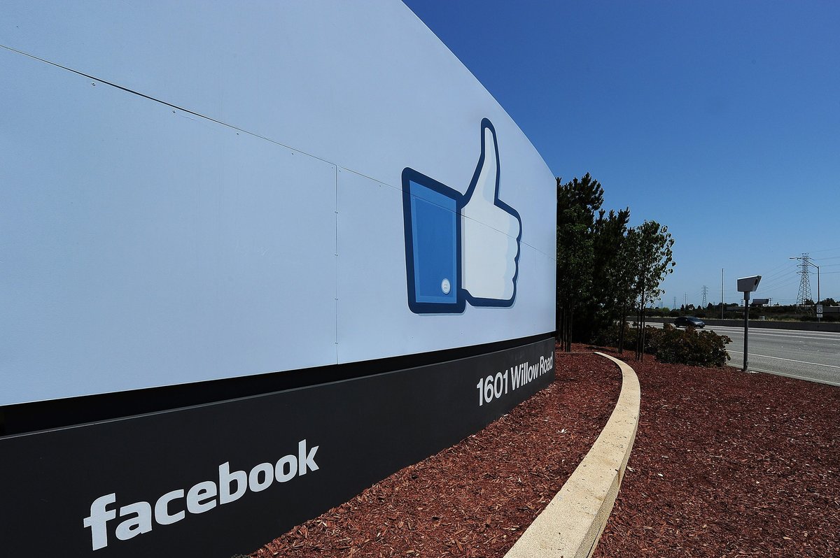 Bir Facebook deneyimlisi, büyük bir kariyer riski alarak 'dev bir başarısızlık' yaşadı; ancak 'J-eğrisi' kariyer yolunu benimsemek fayda sağladı.