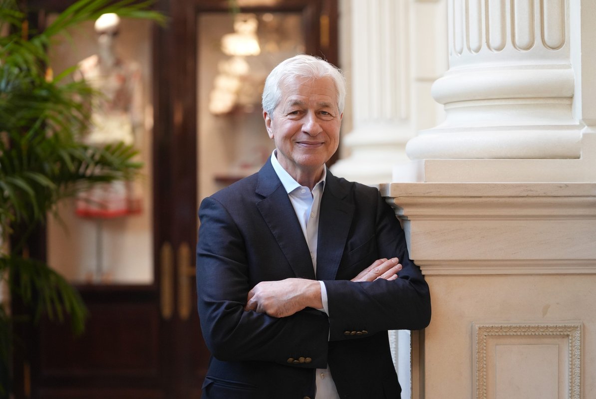 Jamie Dimon said insecurity can ruin CEOs. Here's how to spot a fragile ego hiding behind confidence.