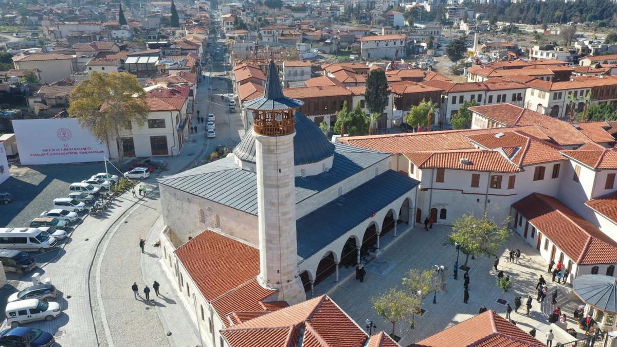 Habibi Neccar Camii'nde 3 yıl sonra ilk kez cuma namazı cereyan ettirildi