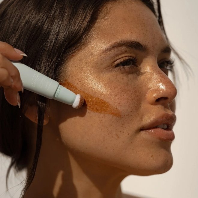 Glow Like A Celeb: With These Expert Self-Tanning Tips