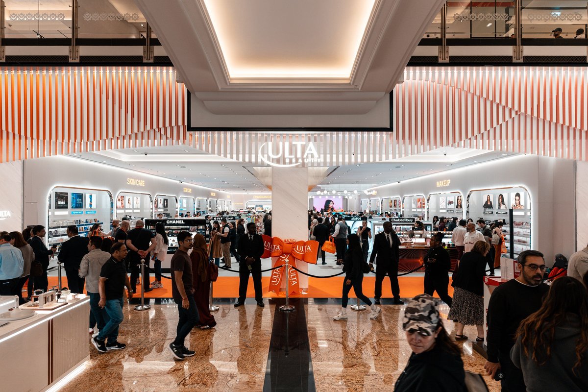 "Dubai'deki Ulta Beauty'nin ilk mağazasını ziyaret ettim, beklentim ABD mağazalarıydı ama farklıydı."