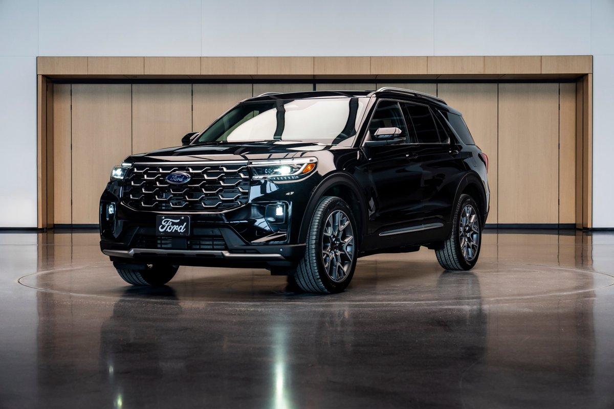 A secret Ford project turned out to be a: new Chicago-themed car for the Pope. See inside the SUV.