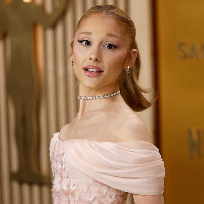 Ariana Grande Shows Off Her Rarely Seen Natural Curly Hair