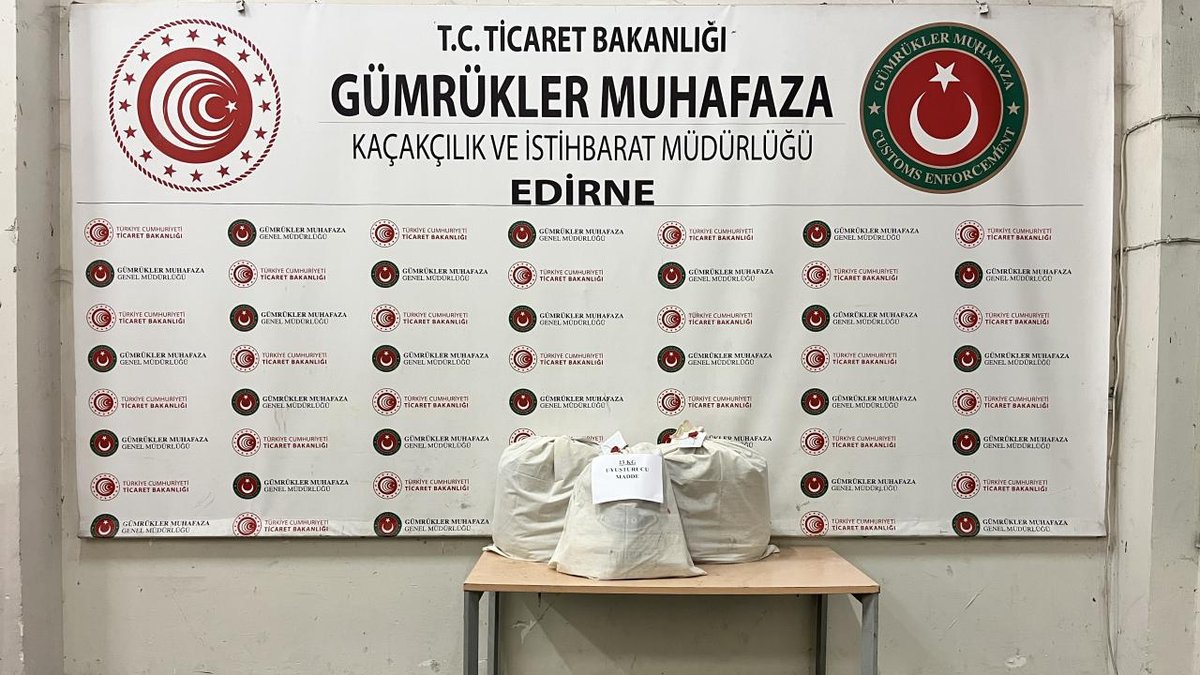 Kapıkule Sınır Kapısı'nda bir otomobilde 22 kilo 662 gram uyuşturucu madde bulundu