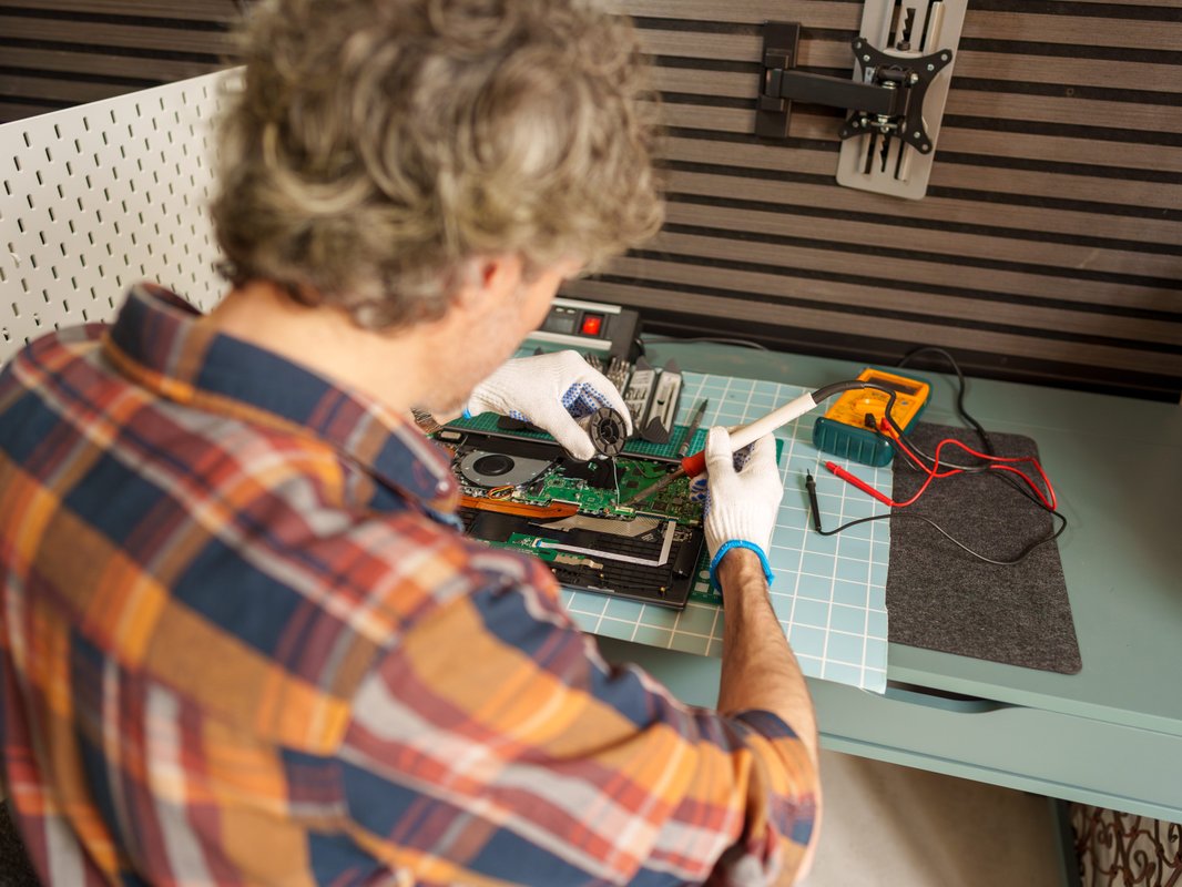 I couldn't find a job for 9 months, so I decided to learn new skills. I'm now assembling electronics with no experience.