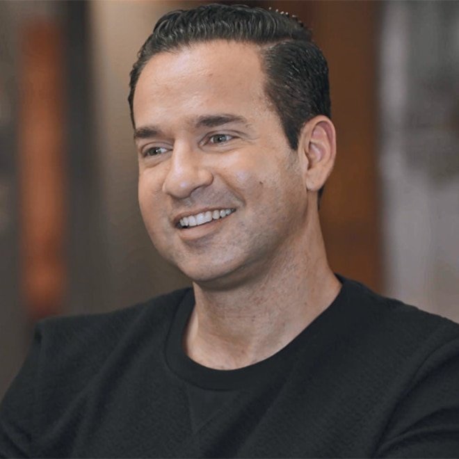 Mike "The Situation" Sorrentino, Onuncu Yılını Alkolsüz Geçirmeyi Kutluyor