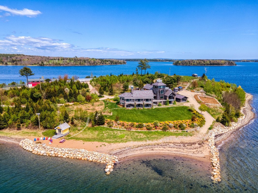 A self-sustaining private island in Canada sold for $6 million — it can only be reached by boat or helicopter