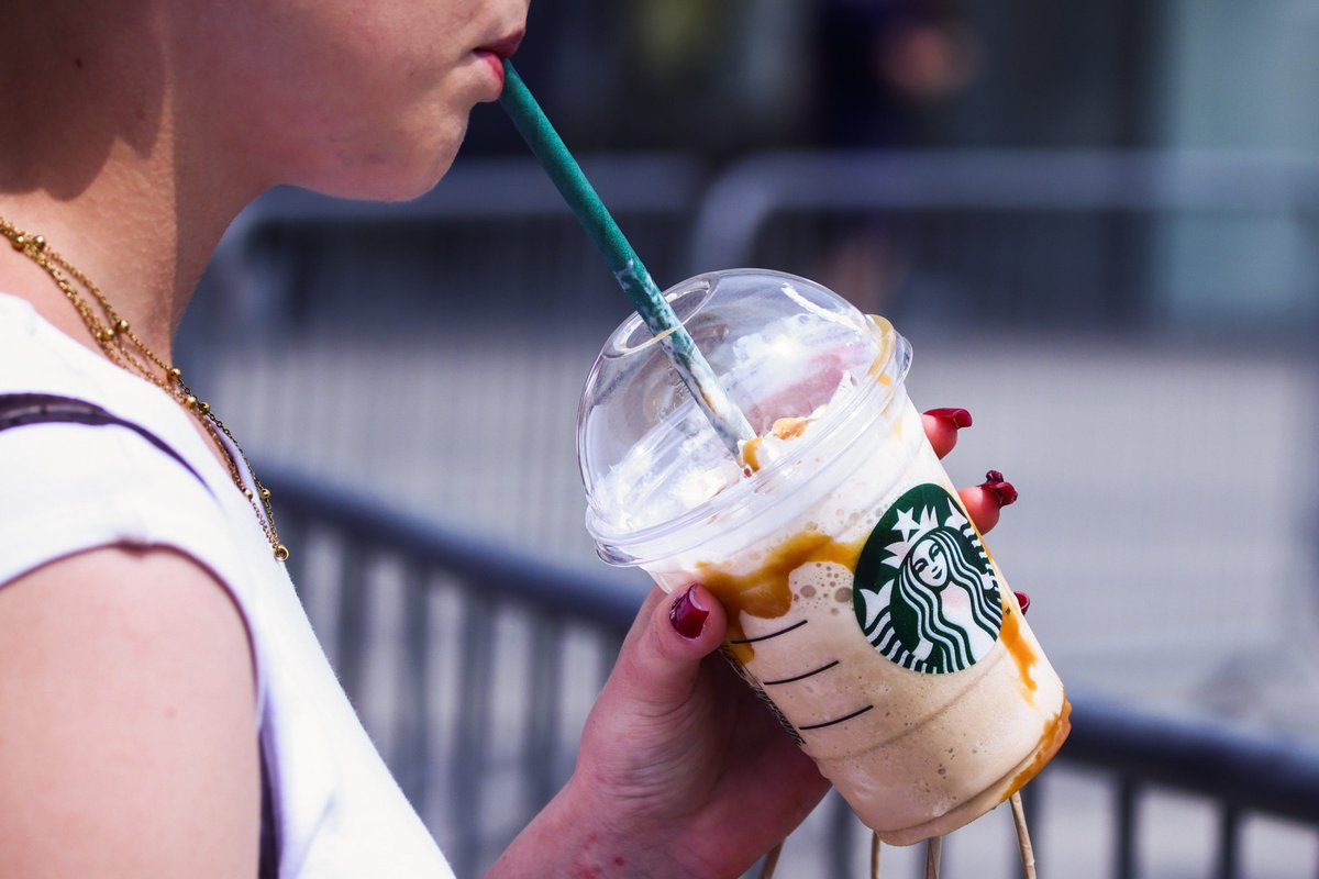 Starbucks hisseleri, CEO'sunun 'Starbucks'a dönüş' planının ivme kazandığını açıklamasıyla yükseldi