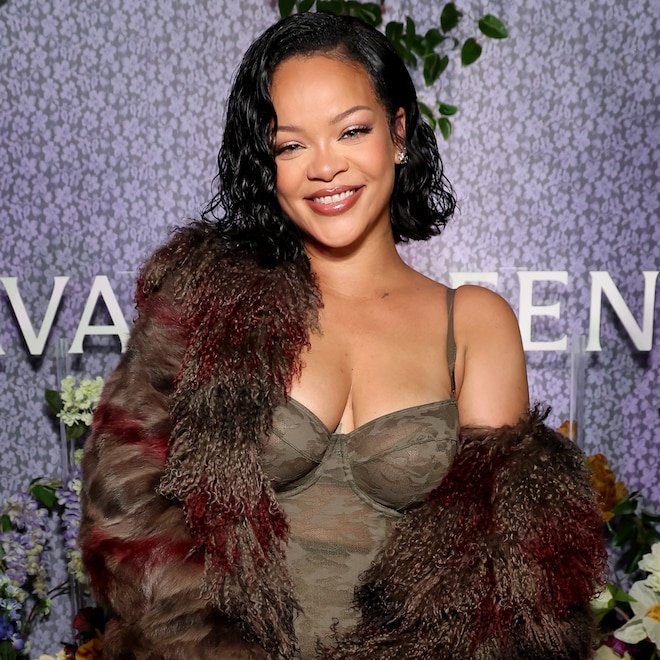 Rihanna Turns Heads With First: Performance in Years at Jay-Z Concert
