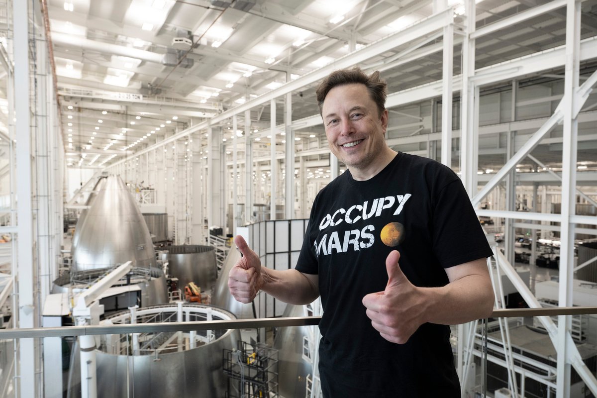 "Elon Musk: Texas'taki SpaceX 'teknoloji manastırı'na aileleri olan mühendisleri ikna etmek zor"