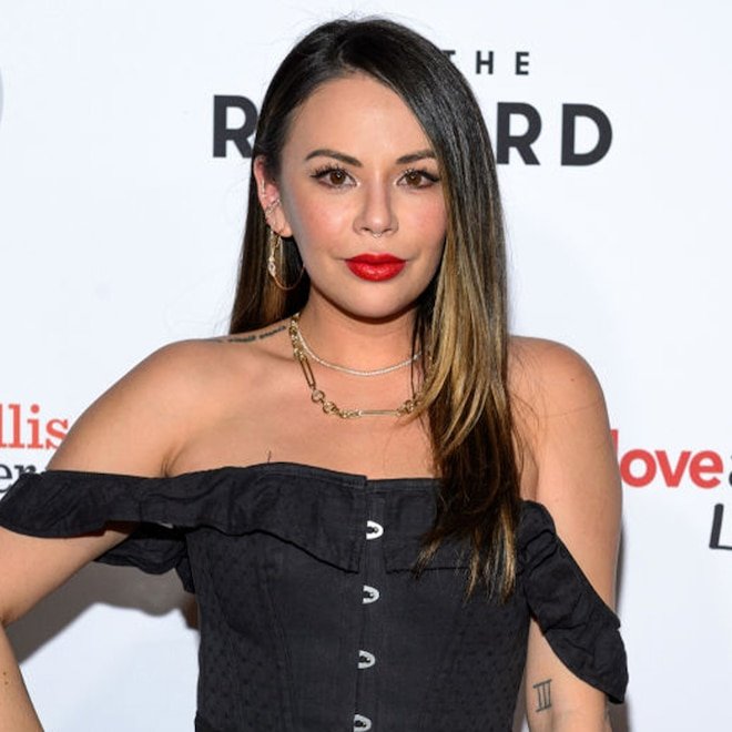 Janel Parrish, İkinci Endometriozis Ameliyatı Sonrası Güncellemelerini Paylaştı