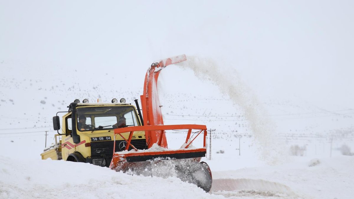 Sivas'ta 493 yerleşim alanının yolları tamamen kapandı