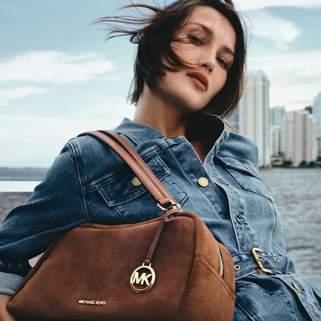 Michael Kors Omuz Çantalarında: %70'e Varan İndirim İmkanı Sunuluyor!