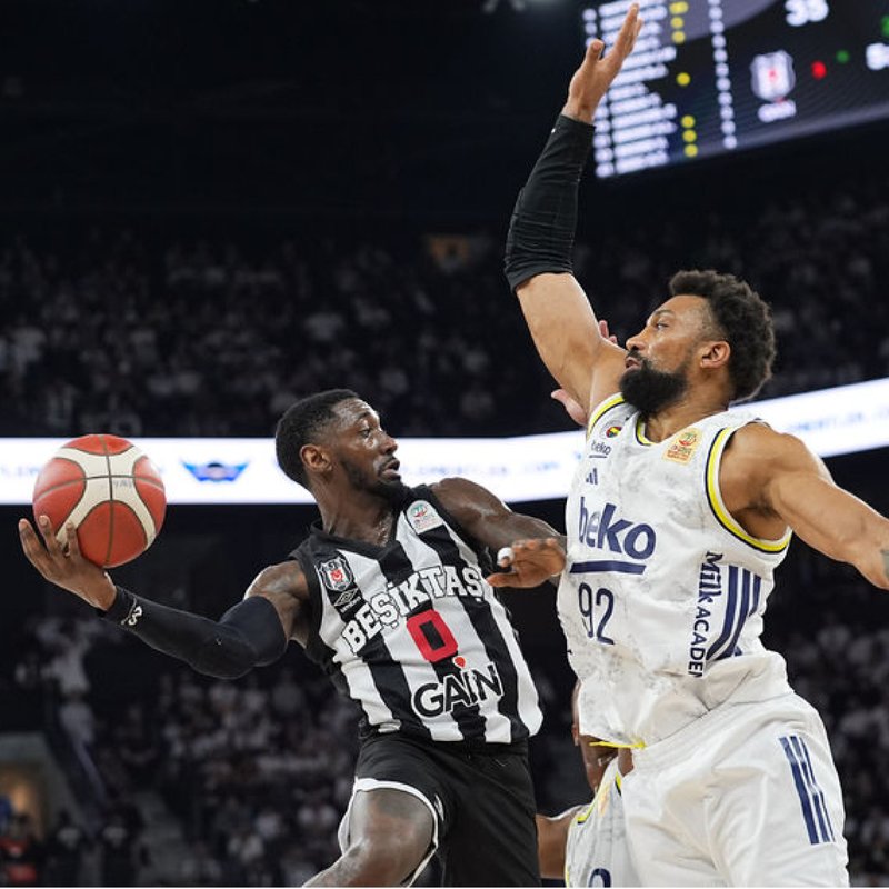 "Beşiktaş'ın Üst Üste Gelen: Başarıları, Fenerbahçe Tarafından Durduruldu"