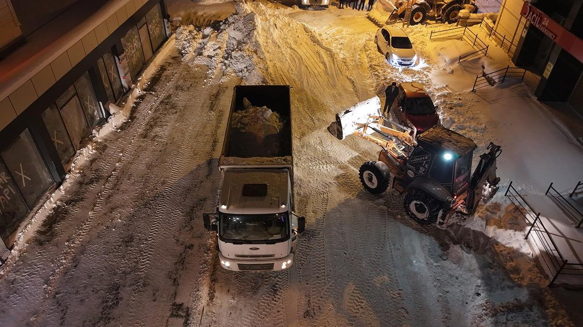 "Yedi ilde etkili kar yağışı: 442 yol trafiğe kapandı"