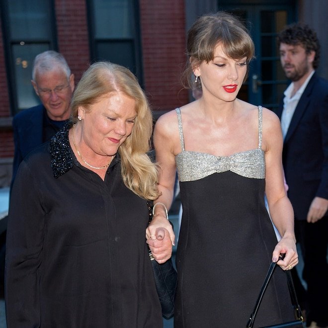 Taylor Swift Has Rare Fully Family: Dinner With Parents, Brother in NYC
