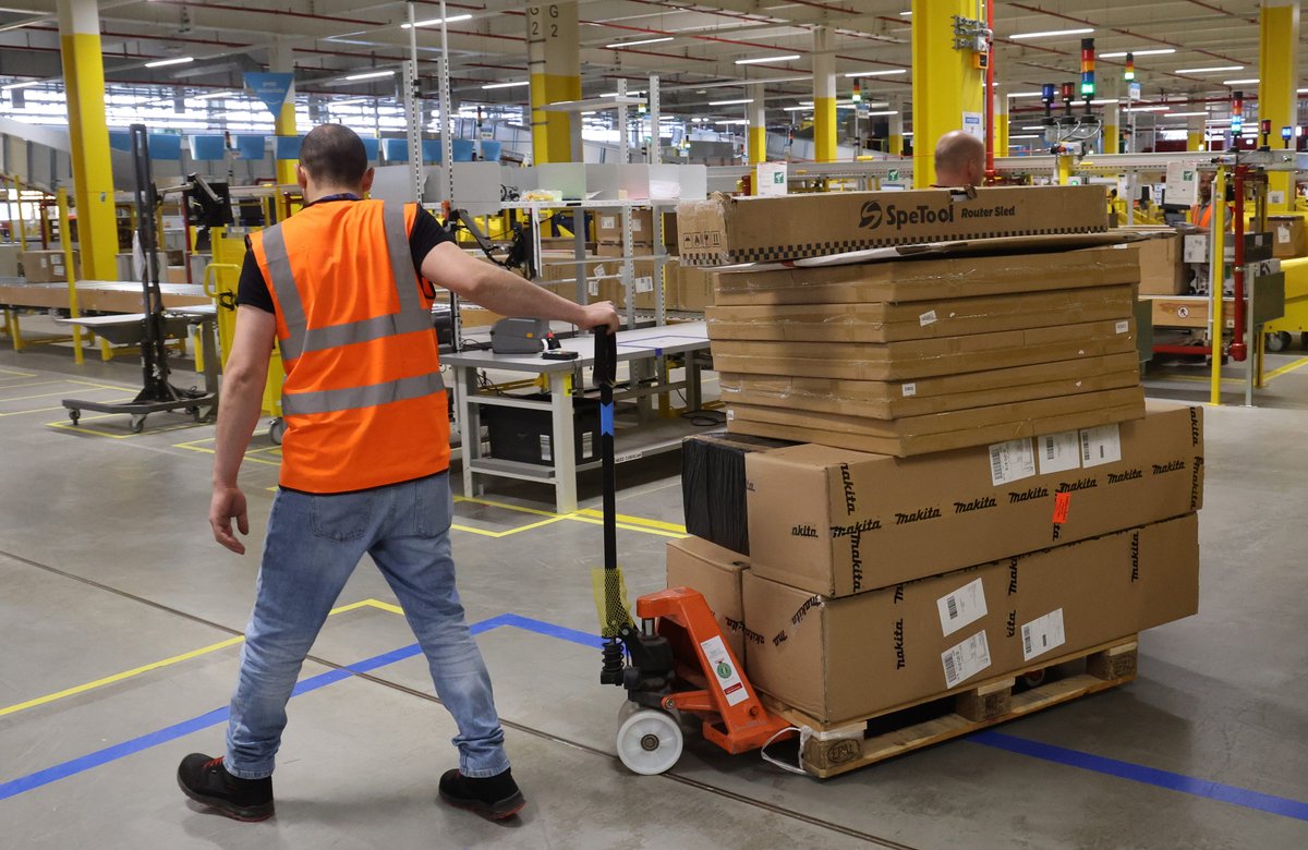 Amazon closes warehouses and suspends deliveries across Abu Dhabi