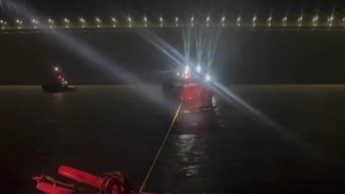 "Çanakkale Boğazı'nda motor arızası yaşayan kargo gemisi başarılı bir şekilde kurtarıldı"