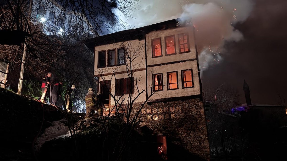 Karabük'te İki Yüzyıllık Tarihi Konağın Alevlere Teslim Olması