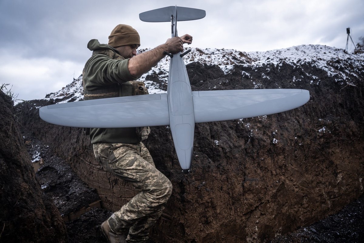 Ukraynalı askerler, Britanya ordusuna iyi bir drone pilotu: olmanın en az 60 saatlik çalışma gerektirdiğini gösterdi.