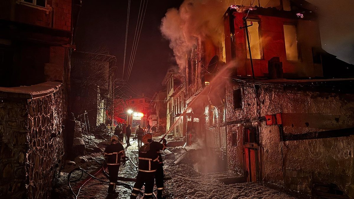 Kastamonu'daki tarihi konak yangında tamamen yok oldu
