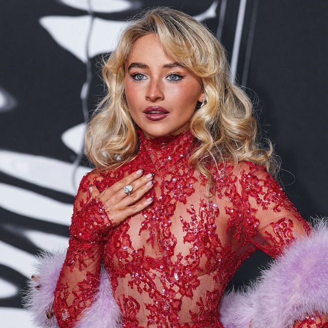 Sabrina Carpenter, Kazara Çıkan Yangın Sonrası Banyosunda Büyük Hasarı Açıkladı