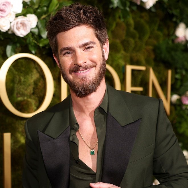 Andrew Garfield, Monica Barbaro ile: Geçirdiği Akşamda Sarışın Saçlarıyla Göz Doldurdu