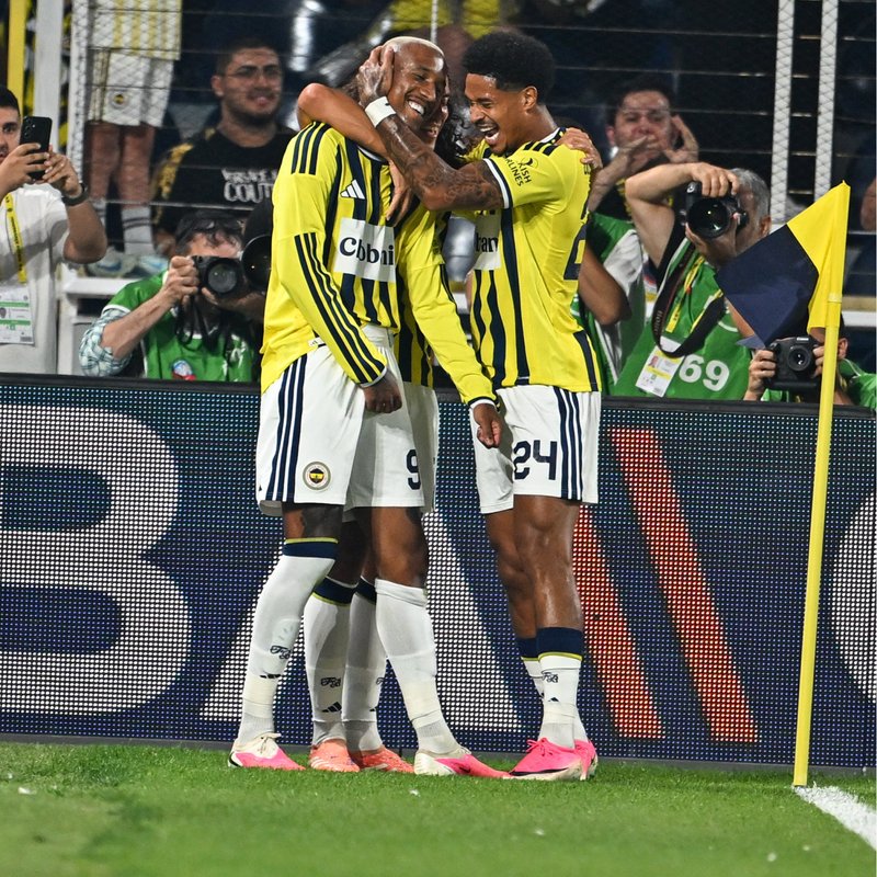F.Bahçe tur kapısını araladı!