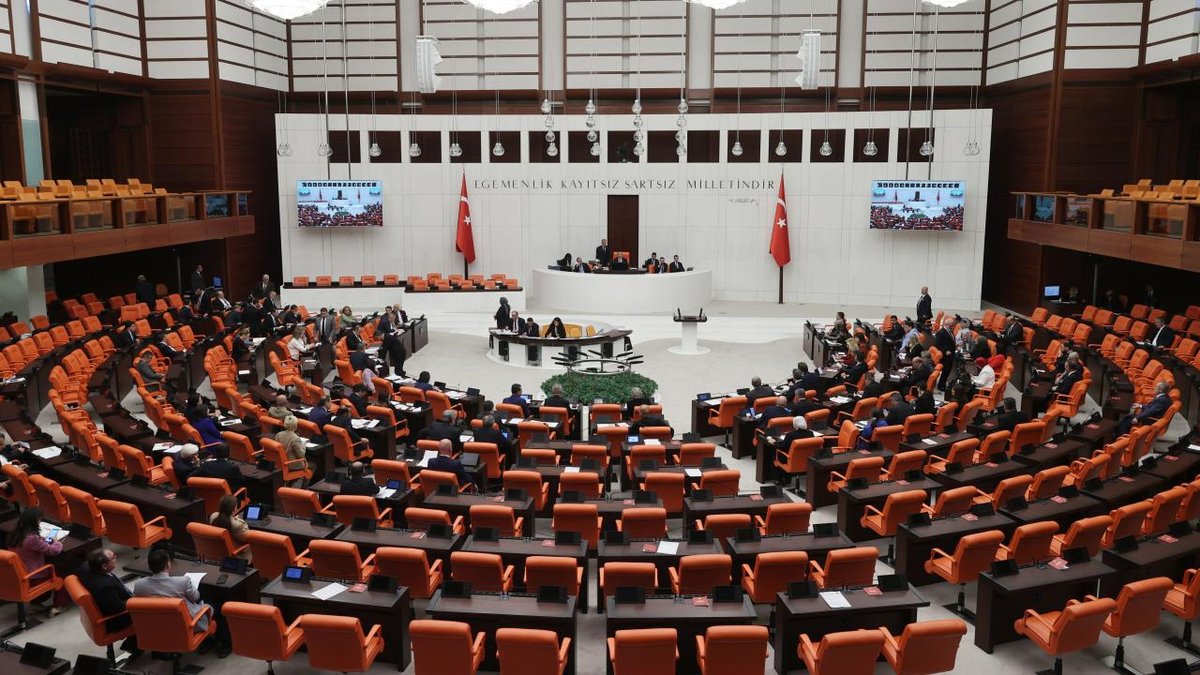 "Trafik cezalarını da kapsayan yasa: tasarısı, TBMM Genel Kurulu'na sunuldu"