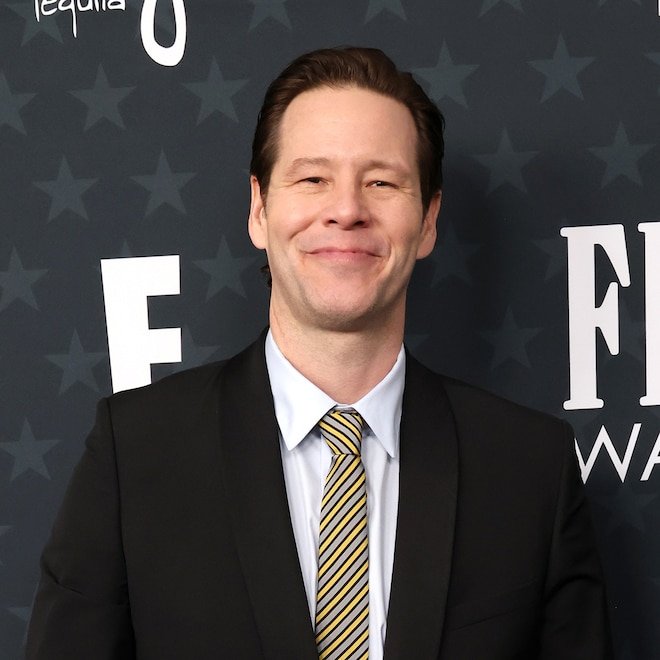 Ike Barinholtz, E!: röportajında kızlarına mesaj gönderdi