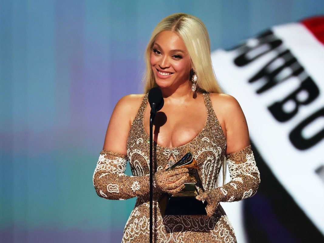 "Grammys'de yılın albümü ödülünü kazanan tüm isimler"