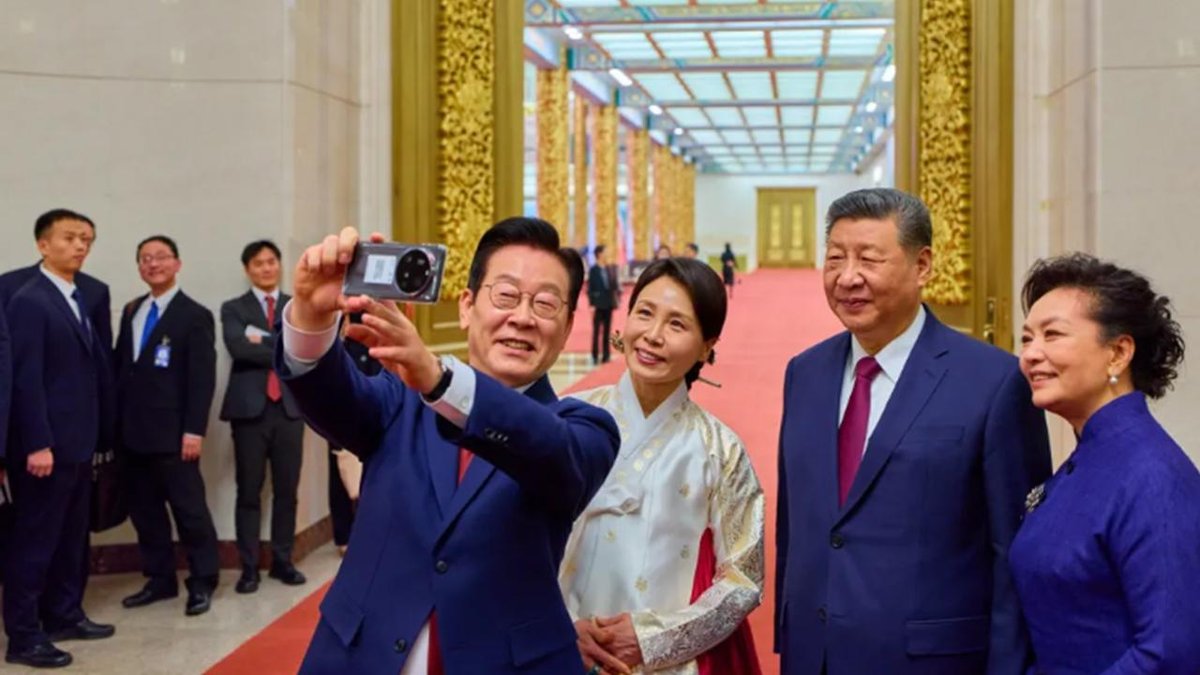Güney Kore ve Çin'den Diplomatik Bir Selfie Görseli