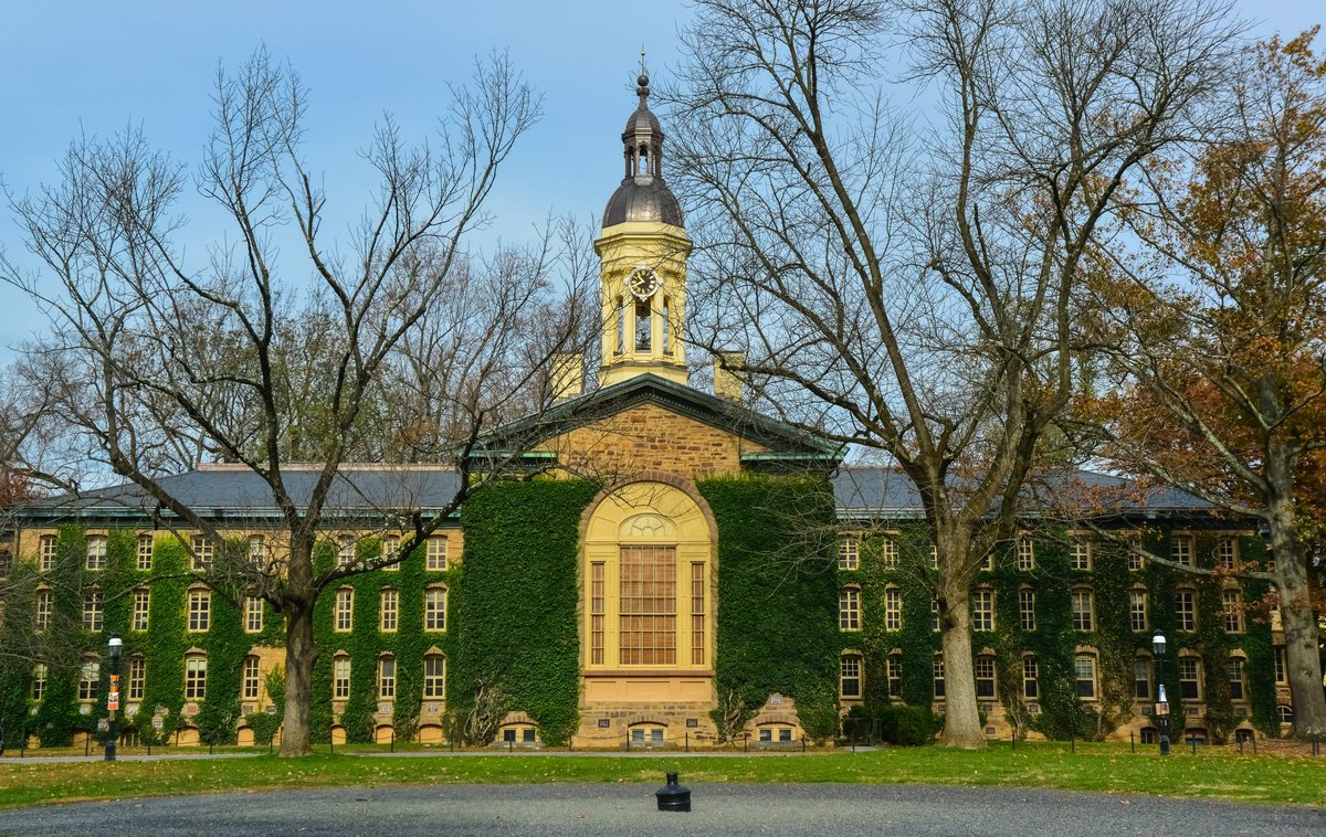 25 colleges where students study: the most hours a week
