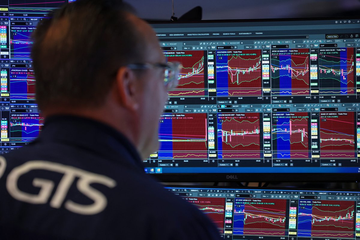 Tech investor Dan Niles predicts AI stocks will crash by 30% to 50% in 2027