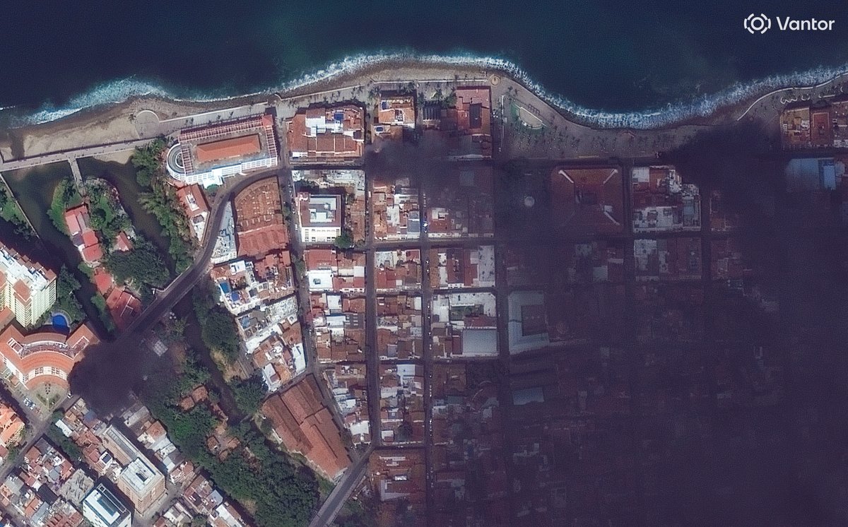 Satellite images show fires, roadblocks, and cars burning in: a Costco parking lot after cartel violence in Mexico
