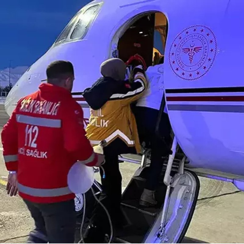 "Beş aylık kalp yetmezliği çeken bebek,: ambulans uçakla başka bir hastaneye götürüldü"