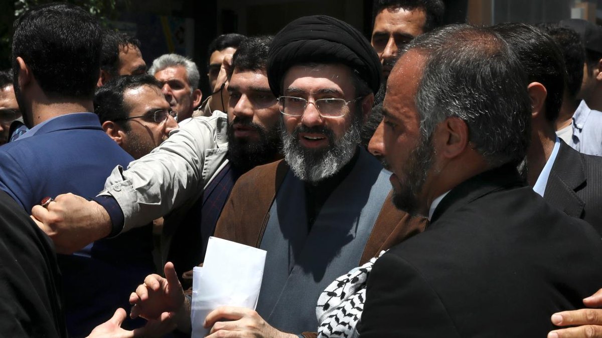 İran'da Devrim Muhafızları Ordusu ve İran Ordusu Mücteba Hamaney'e bağlılıklarını bildirdi