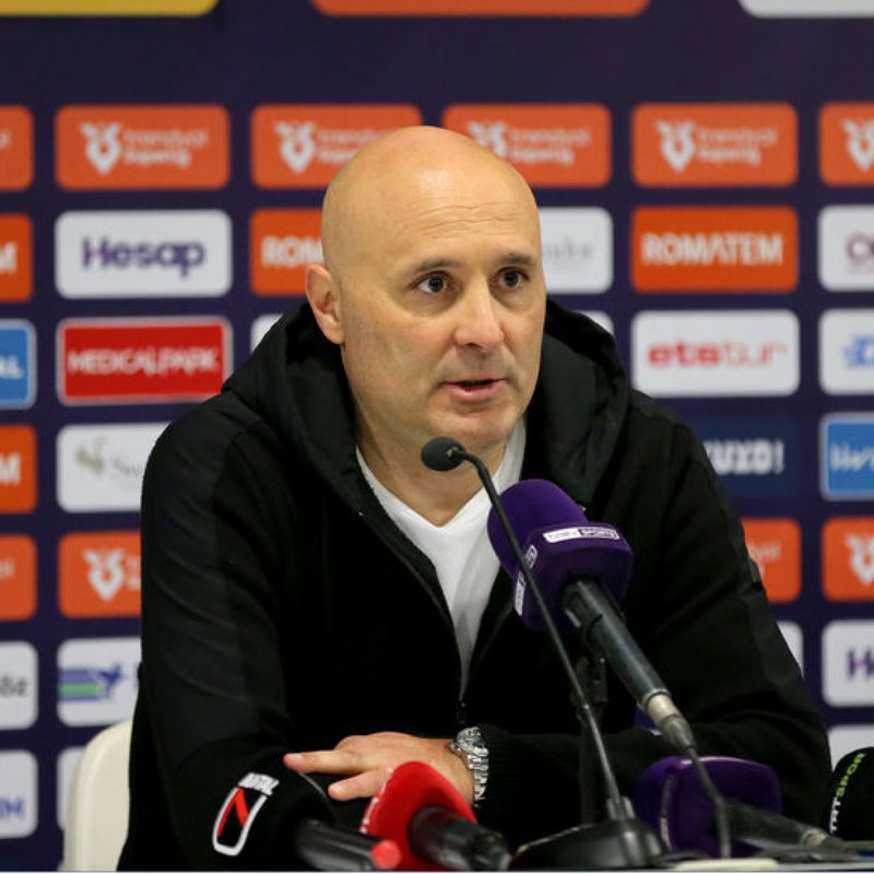 "Futbolcularımın verdiği mücadeleden memnunum"