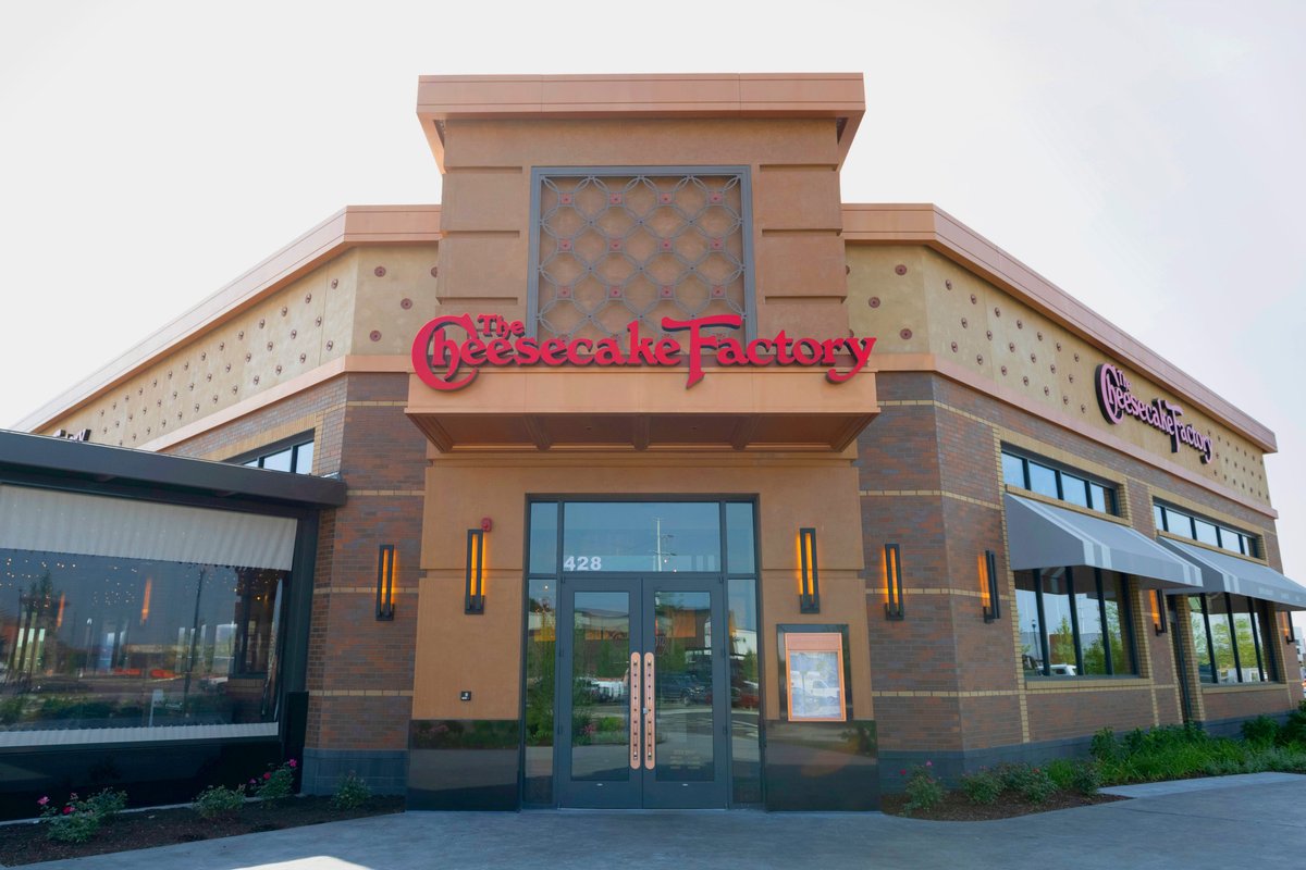 A line-cook-turned-exec at The Cheesecake Factory says 3 questions changed his career