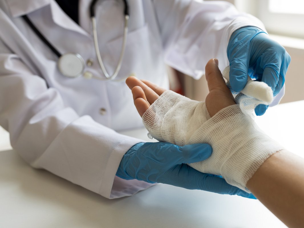 "Stanford Tıp Fakültesi öğrencisi, çok dilli olmanın doktorluğa katkısını vurguluyor."