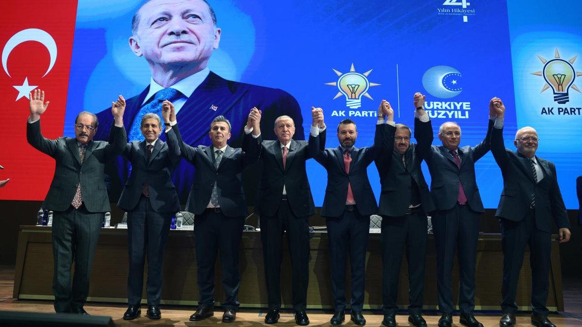 Adalet ve Kalkınma Partisi'ne: yeni üyelerin katılımı devam ediyor
