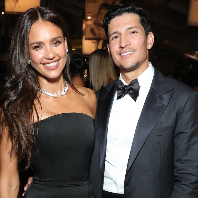 Danny Ramirez, Jessica Alba ile Yılbaşı Gece'sini Paylaştı