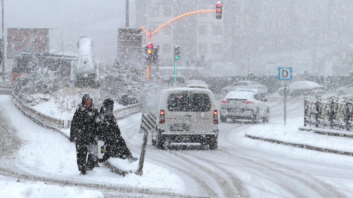 Meteoroloji, şiddetli kar yağışı hakkında uyarıda bulundu.