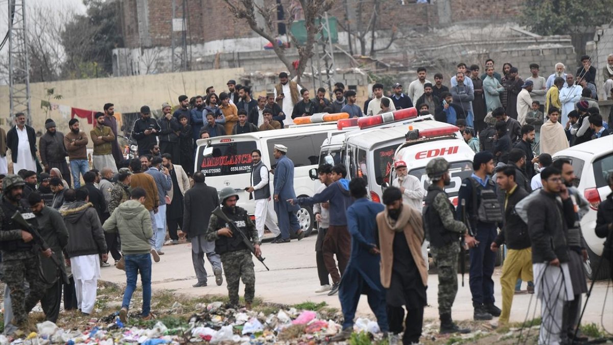 "Pakistan'da Cuma namazı esnasında bir camide gerçekleşen patlamada yaşamını yitirenlerin sayısı 36'ya ulaştı"