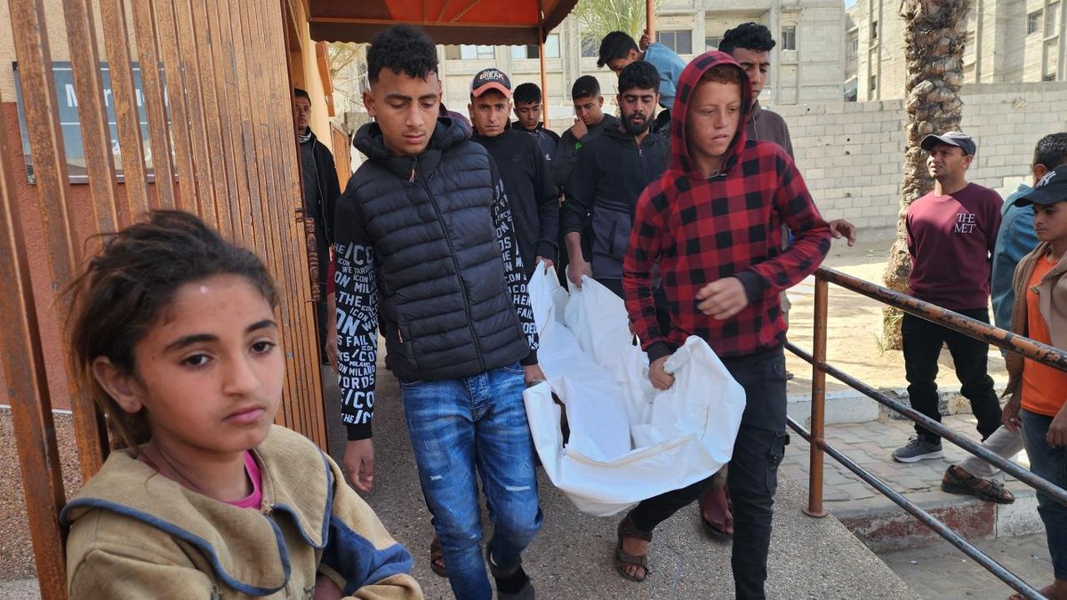 Katil İsrail'in ramazana başlayan Gazze'de düzenlediği saldırıda 1 kişi hayatını kaybetti